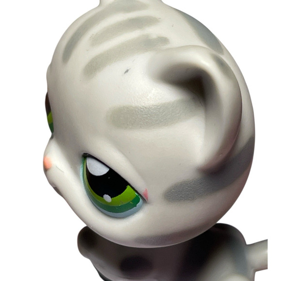 Littlest Pet Shop LPS Authentic Hasbro #32 Grey Striped Shorthair Cat Green Eyes - Picture 4 of 6